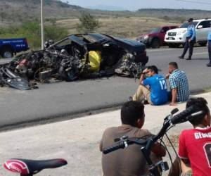 El auto de Gerson Benjamín Arrazola Vega quedó destruído (Foto: Cortesía)