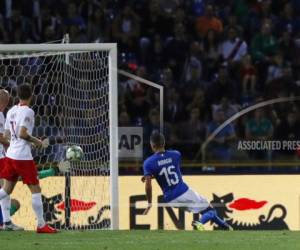 El mediocampista Piotr Zielinski, anota el primer gol de la selección de Polonia en el partido frente a Italia por la Liga de Naciones de la UEFA, en el estadio Dall'Ara de Bolonia, Italia. Foto:AP