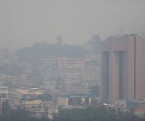 En los últimos días una densa capa de humo tiene cubierta a la capital; sin embargo, en otras ciudades del país la situación es similar.