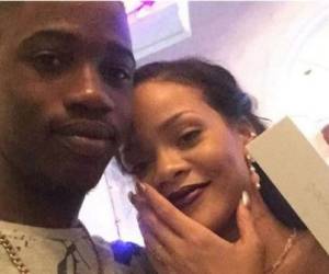 Rihanna publicó varias fotos junto a su primo Tavon Kaiseen Alleyn.