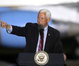 El vicepresidente estadounidense Mike Pence en un evento de campaña en Tallahassee, Florida, el 24 de octubre del 2020. (AP Photo/Steve Cannon).