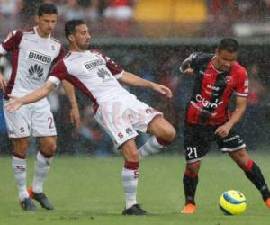 El delantero hondureño Roger Rojas es el máximo goleador de la Liga Tica.