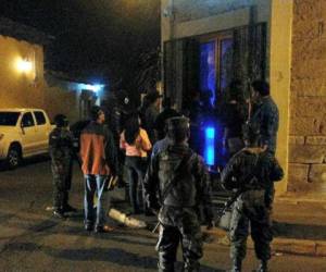 Rescatan a cuatro jóvenes de centros nocturnos en operación 'Tormenta de fuego' en Comayagua (Fotos: Juan César Díaz / EL HERALDO Honduras)