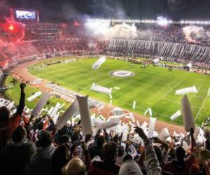 El Estadio Monumental albergará la final de vuelta de la Copa Libertadores entre River Plate y Boca Juniors. En la ida quedaron empatados 2 - 2, por lo que todo se definirá el sábado. Foto/AFP