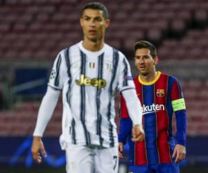 Lionel Messi del Barcelona y Cristiano Ronaldo de Juventus durante un partido de la Liga de Campeones, el 8 de diciembre de 2020. Foto:AP