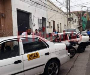 Desde las 7:00 de la mañana más de 3,500 taxistas se tomaron cinco puntos capitalinos en protestas por el aumento de la tasa vial. Foto: EL HERALDO