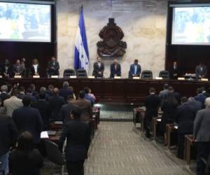 La paz y la tranquilidad reinó anoche en el Congreso luego de tres meses de conflicto.