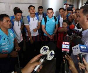 La sub 17 hondureña regresó a Toncontín, allí les esperó el presidente de Fenafuth, Jorge Salomón. Foto: Grupo OPSA.