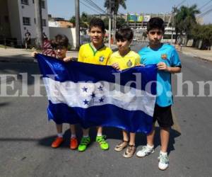 Los pequeños lucen sus camisas de Brasil, el Atlético Mineiro y del Barcelona apoyan a Honduras para que gane la medalla de bronce en los JJOO de Río 2016, fotos: El Heraldo.