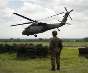 Según el Ejército, la aeronave participaba en una operación contra las llamadas disidencias de las FARC en un área donde también hay narcocultivos. Foto: AFP