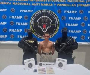 La Fuerza Nacional Anti Maras y pandillas (FNAMP) capturó en la colonia San Miguel Arcángel, de Amarateca, a cuatro integrantes de la pandilla 18, entre ellos el prófugo.