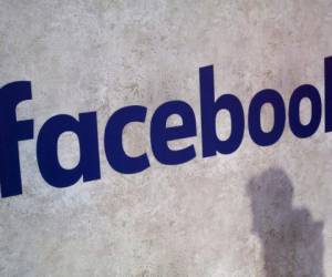 Facebook dijo que mejoró su capacidad de detectar cuentas falsas a través de la automatización. Foto: AP