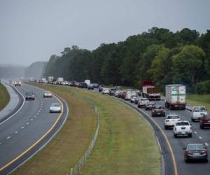 Los carriles de varias autopistas principales fueron cerradas para permitir un tráfico fluido tierra adentro. Foto: AFP