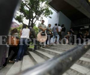 A diario miles de pacientes llegan al Hospital de Especialidades a buscar suerte para encontrar un cupo perdido.