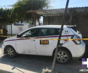 El cuerpo del taxista quedó a pocos metros de su taxi en el que recorría la ruta en la colonia Los Profesores.