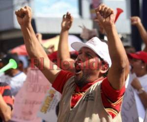 Miembros del Partido Libertad y Refundación (Libre) y el Partido Innovación y Unidad (Pinu) protagonizaron la masiva marcha.