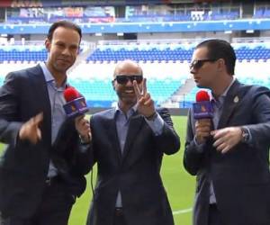 Zague, el Doctor García y Martinoli durante la transmisión de TV Azteca.