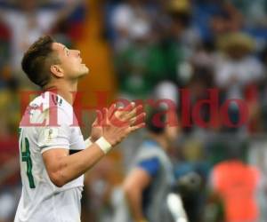 Javier Hernández anota el segundo gol de México ante Corea. Foto AFP