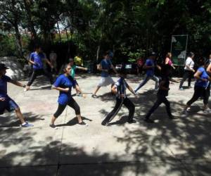 Los asistentes participaron en diferentes disciplinas, entre ellas ciclismo, karate, baile de zumba y yoga. Foto: Johny Magallanes/El Heraldo.