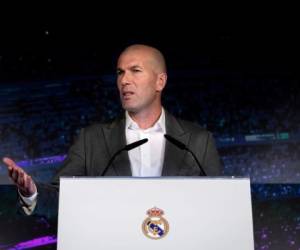 Zinedine Zidane regresó al banquillo del Real Madrid tras nueve meses de haber renunciado. (AP)