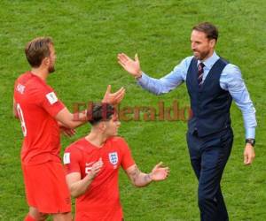 Harry Kane y el entrenador de la selección inglesa Gareth Southgate, celebran un gol en el Mundial de Rusia 2018. Foto:AFP