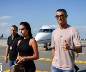 Cristiano Ronaldo llegando a Turín junto a su familia. Foto: Juventus FC