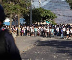 Estudiantes de secundario volvieron a las calles este miércoles en la capital de Honduras.