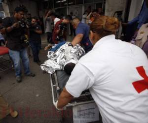 Dos de los tres reclusos fueron declarados muertos en el Hospital Escuela. (Foto: Emilio Flores / EL HERALDO)