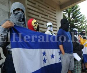 En conferencia de prensa los estudiantes dieron su postura ante el dictamen aprobado por el Congreso Nacional. Fotos Mario Urrutia/EL HERALDO