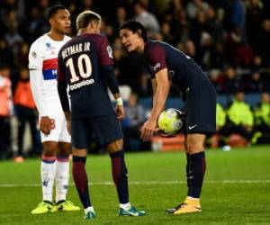 Neymar y Cavani protagonizaron una pelea para determinar quién ejecutará las faltas en el PSG.