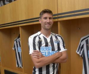 Fernández, con 32 convocatorias a la selección de Argentina, permitir jugar en la primera fecha de la Liga Premier el sábado, cuando Newcastle enfrente a Tottenham.Foto:Newcastle en Twitter
