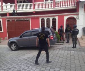 En el operativo también participaron miembros de la Policía Militar, quienes fueron los responsables de asegurar las viviendas. Fotos: cortesía del Ministerio Público