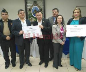 Las credenciales de los 298 alcaldes y sus corporaciones están siendo entregadas a nivel nacional por medio de los gobernadores departamentales. (Foto: Johny Magallanes/ El Heraldo Honduras/ Noticias Honduras hoy)