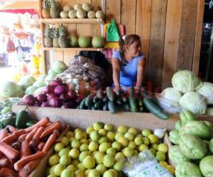 Venta de alimentos en los mercados capitalinos. Foto: El Heraldo.