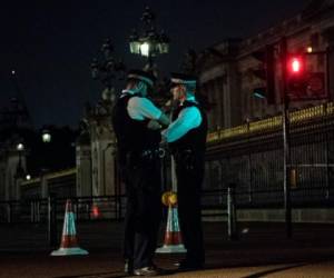 Los pasajeros hablaron de un ruido y un destello en el tren de la línea District a su paso por la estación de Parsons Green, en el suroeste de la ciudad. Después se produjeron escenas de caos cuando cientos de personas se apresuran a alejarse del peligro. Fotos: El Heraldo.