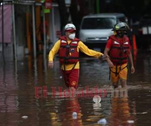 Algunas zonas del país son altamente vulnerables en las épocas de lluvias, por lo que las autoridades piden a la población estar atentos a las medidas e identificar los riesgos para evitar tragedias. Foto: Alex Pérez/ EL HERALDO.