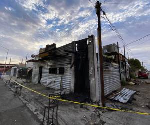 Imagen difundida por La Tremenda Cosa que muestra la vista de un bar que fue quemado intencionalmente y dejó once personas muertas en la localidad de San Luis Río Colorado, estado de Sonora, México el 22 de julio de 2023.