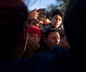 Un grupo de migrantes centroamericanos, en su mayoría de Honduras, que desean llegar a los Estados Unidos, el estado de Baja California, México, cerca de la frontera de EE. UU. Y México. Foto Agencia AFP.