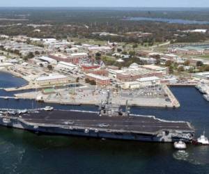 Fue un estudiante saudí, Mohammed Alshamrani, de 21 años, quien abrió fuego en la base en Pensacola, Florida, matando a tres marineros. Foto: AFP.