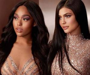 Jordyn Woods y Kylie Jenner, mejores amigas y socias, hicieron una colaboración para lanzar su compañía de maquillaje. (Foto: Glamour México)