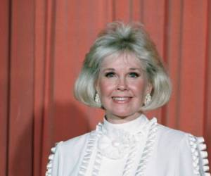 Day, cuya sana presencia en la pantalla representó un momento de inocencia en las películas de los años 60, ha muerto, dice su fundación. Tenía 97 años. La Doris Day Animal Foundation confirmó que Day murió el lunes 13 de mayo de 2019 en su hogar de Carmel Valley, California. (Foto AP, Archivo)