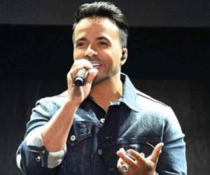 'No me escucho, no es que me moleste, si la ponen en un restaurante donde estoy no mando a que la quiten, pero si voy en mi carro no las pongo', dijo Luis Fonsi al ser consultado sobre el tema.