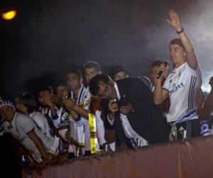Cristiano Ronaldo celebra en Cíbeles frente a miles de aficionados del Real Madrid (Foto: Agencia AFP)