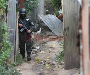 La Policía Militar de Orden Público llegó a la sangrienta escena. Fotos Estlin Irías/EL HERALDO