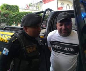 Rony Ortiz fue detenido bajo cargos de tráfico de cocaína a Estados Unidos, durante un operativo en una carretera del municipio de Colomba Costa Cuca, unos 125 km al oeste de Ciudad de Guatemala, dijo a periodistas Pablo Castillo, vocero de la Policía Nacional Civil.