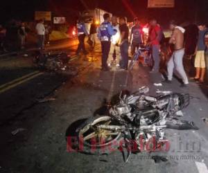En el lugar quedaron los vehículos de dos ruedas parcialmente destruidos. Fotos: EL HERALDO.