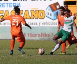 Primeras acciones del partido entre Juticalpa y Lobos UPNFM en el estadio Juan Ramón Breve de Juticalpa, Olancho. Foto: David Romero / El Heraldo