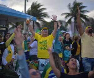 Su campaña se basó en un rechazo visceral del Partido de los Trabajadores (PT) de Haddad y en promesas de mano dura contra la criminalidad y de lucha contra la corrupción.