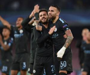 Bernardo Silva y Nicolas Otamendi celebran el pase del Manchester City. (AFP)