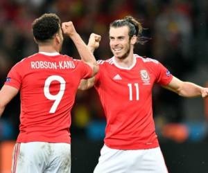 Ramsey y Bale celebran la clasificación a las semifinales de la Euro.